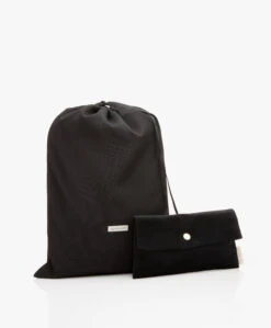 By Dariia Day Zijden Travel Set Met Luxfill Kussen - Midnight Black -Woninginrichting 441e29d8 4eea 4ae9 a626 0415972dd875 02