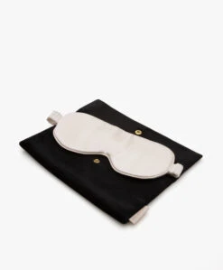 By Dariia Day Zijden Travel Set Met Luxfill Kussen - Powder White -Woninginrichting 97d8711c e702 4a7c ae1b 180ff7aab826 01